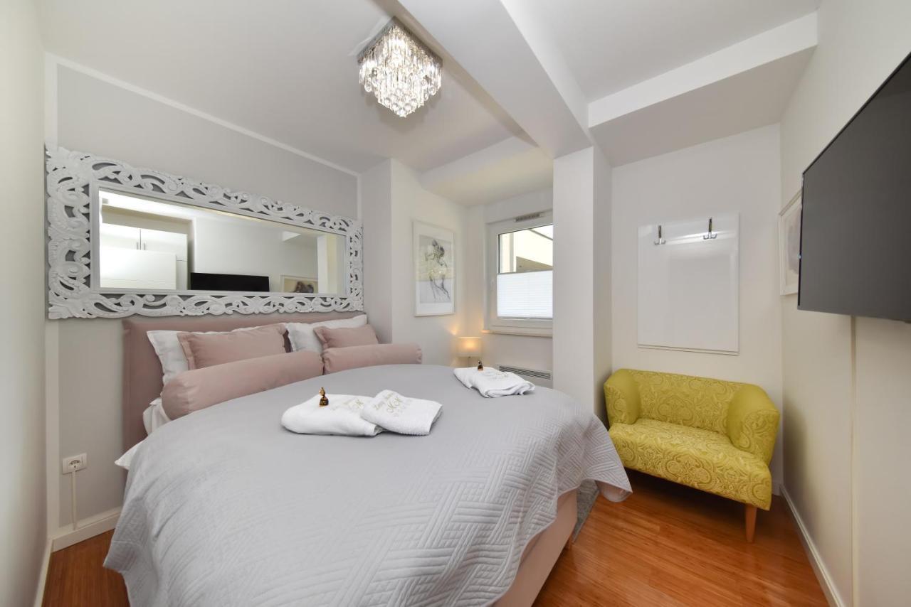 Mm Luxury Apartments Diamond & Silver Zara Esterno foto