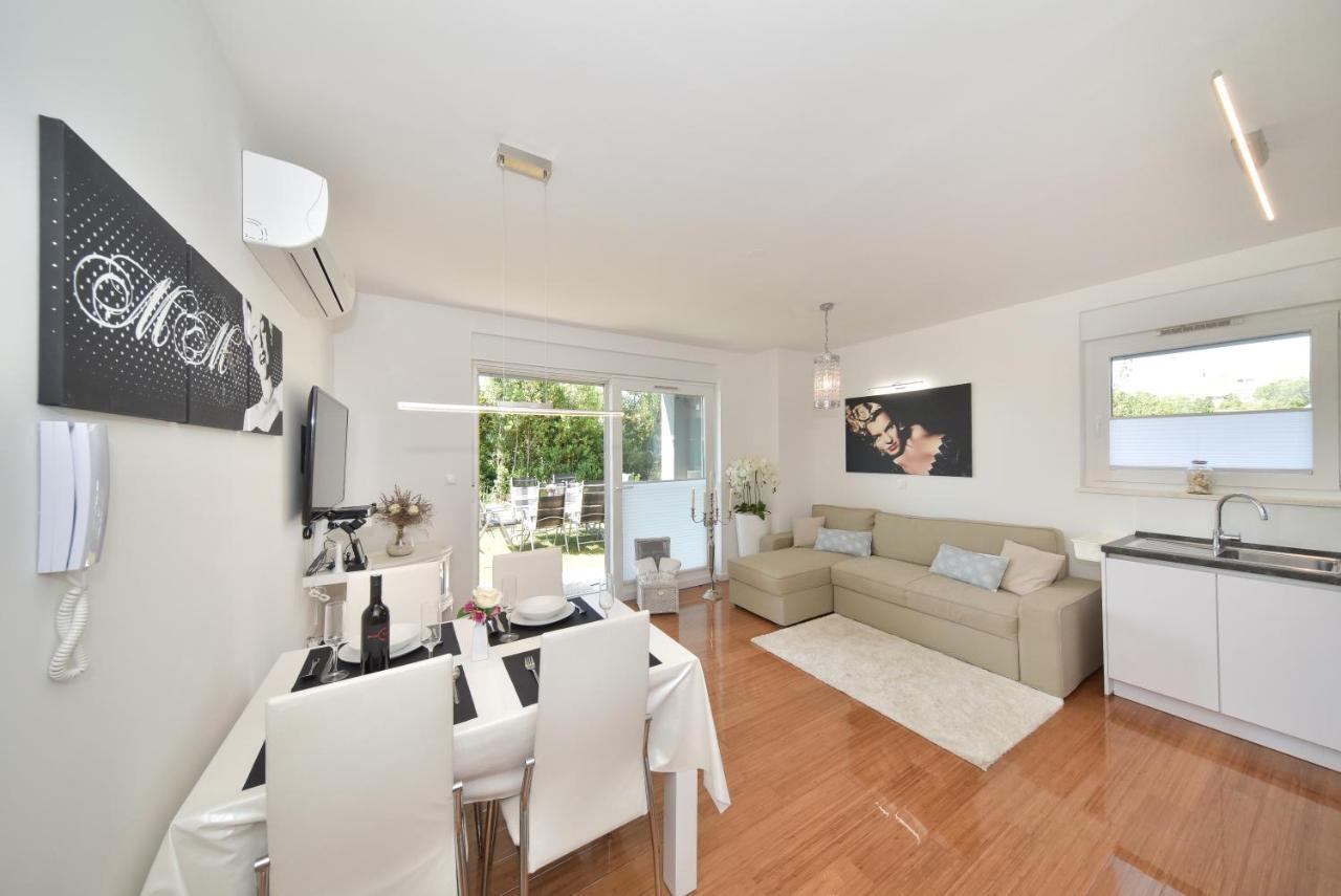 Mm Luxury Apartments Diamond & Silver Zara Esterno foto