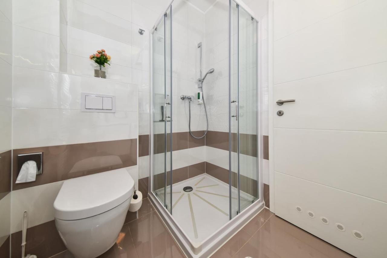 Mm Luxury Apartments Diamond & Silver Zara Esterno foto