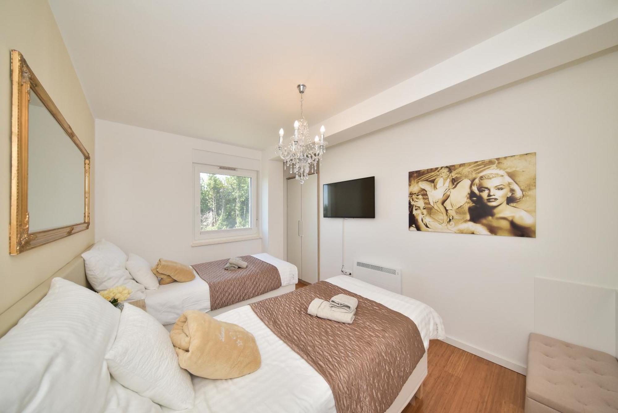 Mm Luxury Apartments Diamond & Silver Zara Esterno foto