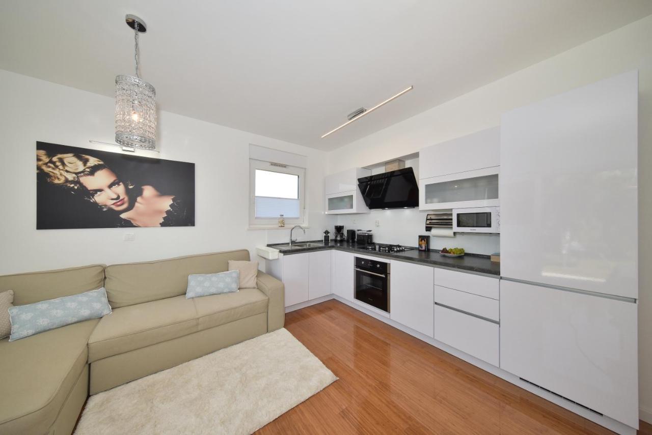 Mm Luxury Apartments Diamond & Silver Zara Esterno foto