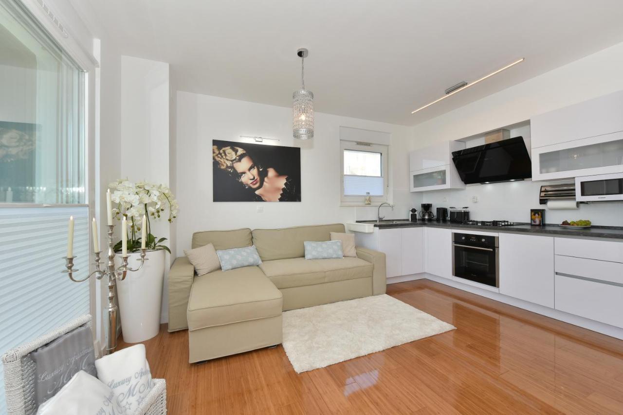 Mm Luxury Apartments Diamond & Silver Zara Esterno foto