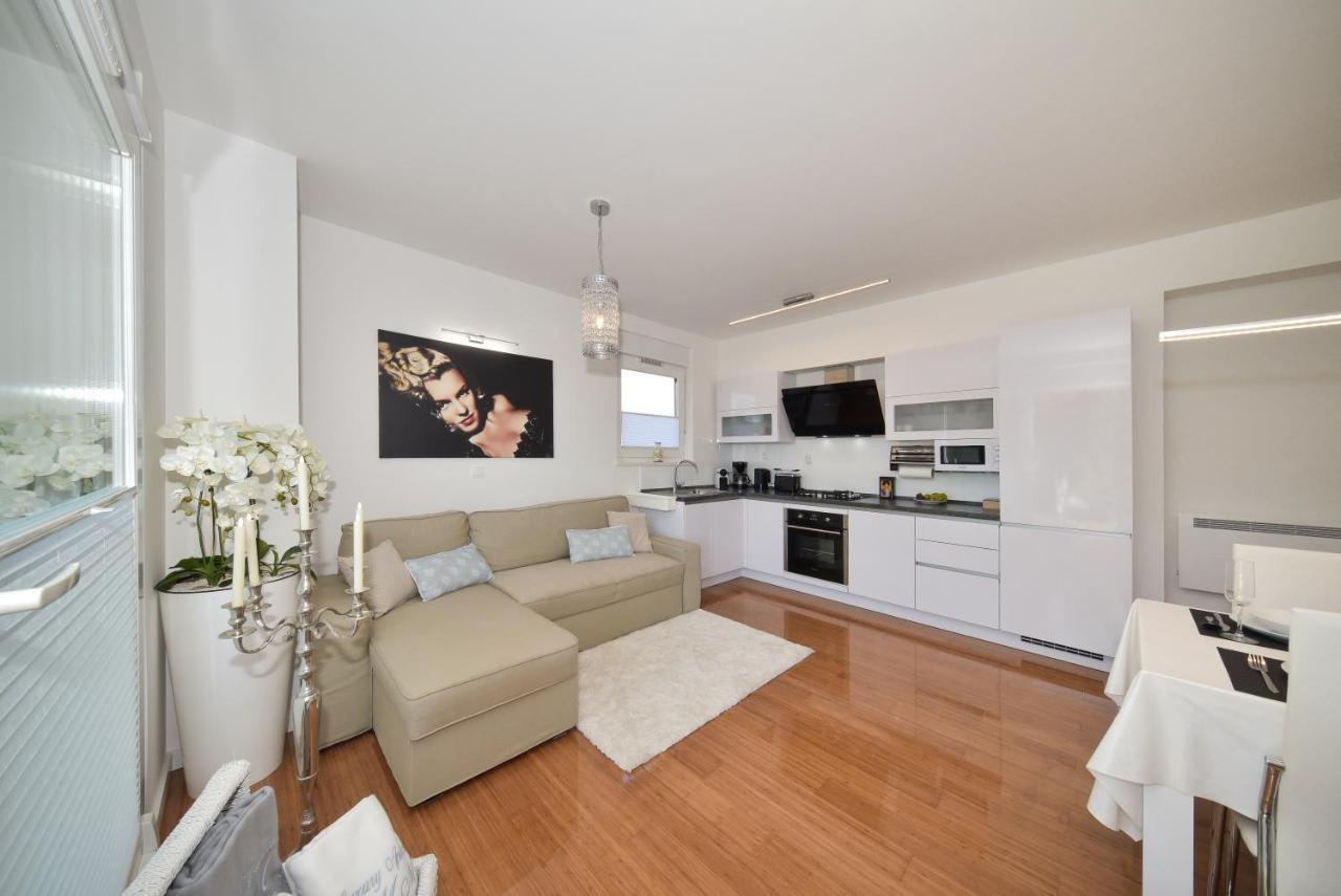 Mm Luxury Apartments Diamond & Silver Zara Esterno foto
