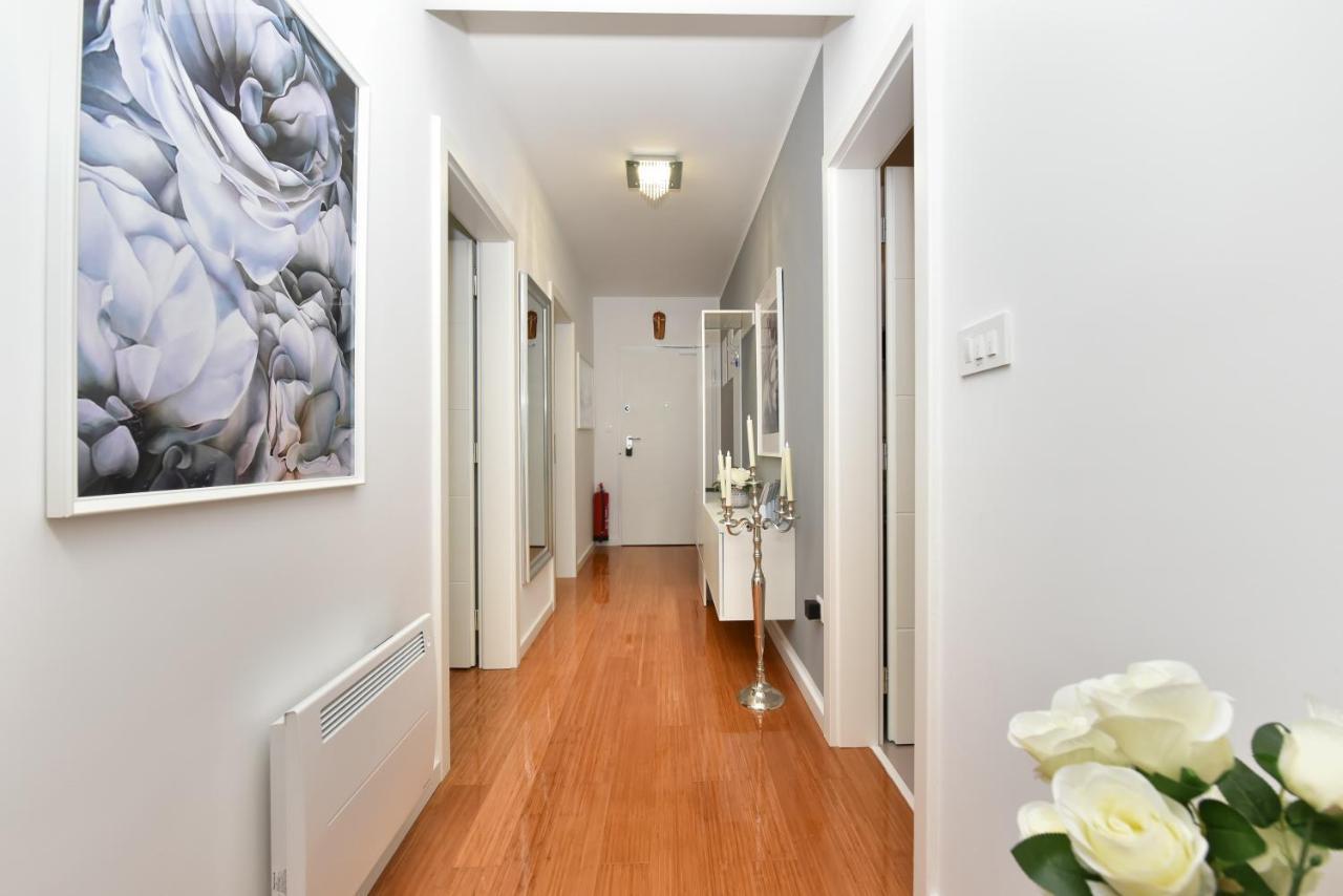 Mm Luxury Apartments Diamond & Silver Zara Esterno foto